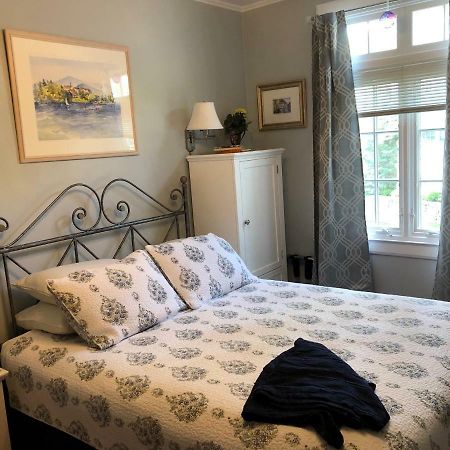 Lake George Boathouse Waterfront Lodging 博尔顿兰丁 外观 照片