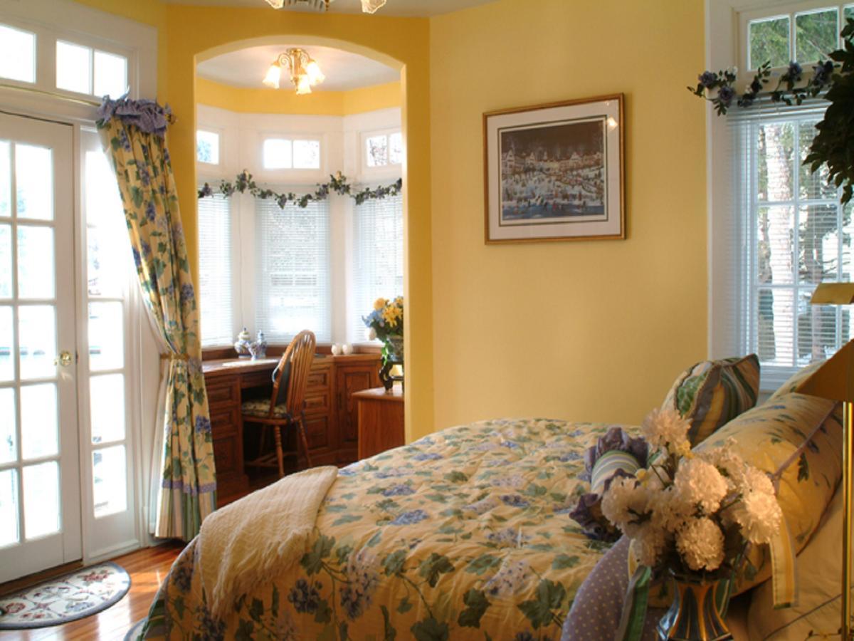 Lake George Boathouse Waterfront Lodging 博尔顿兰丁 外观 照片