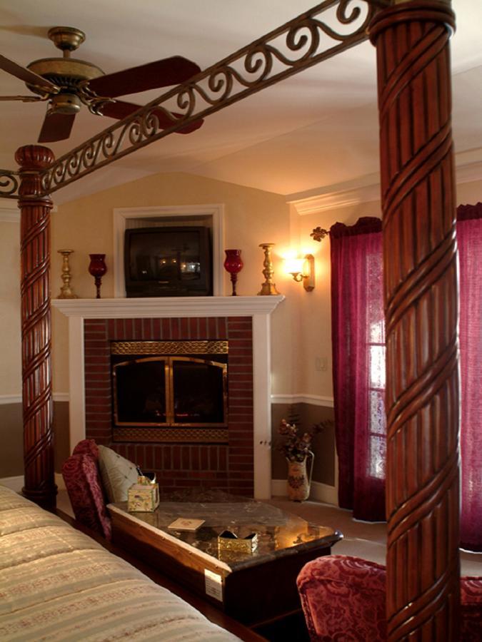 Lake George Boathouse Waterfront Lodging 博尔顿兰丁 外观 照片