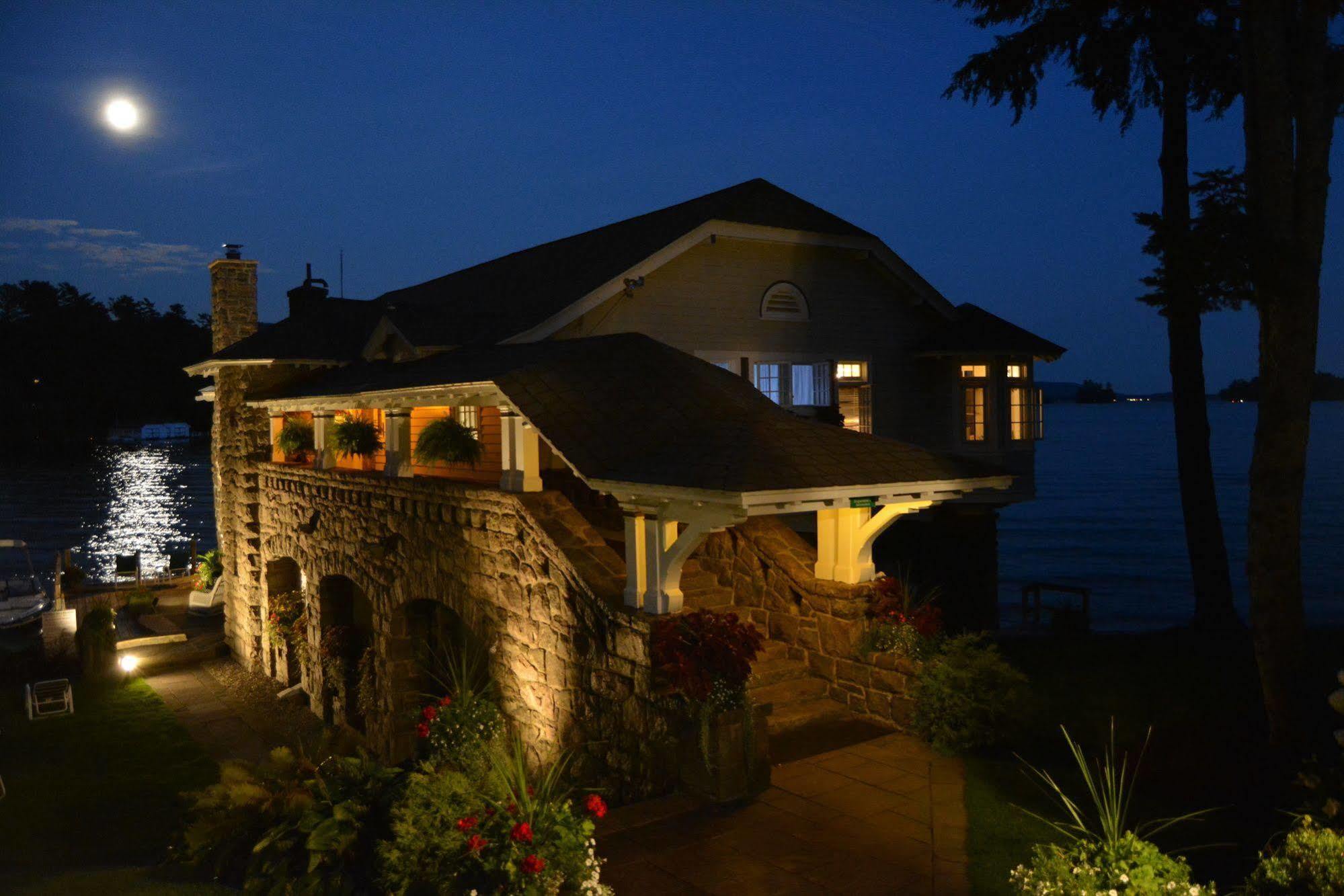 Lake George Boathouse Waterfront Lodging 博尔顿兰丁 外观 照片