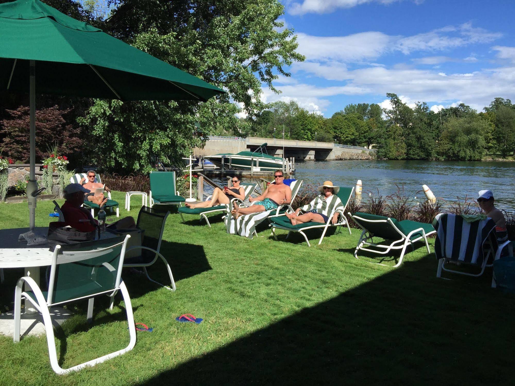 Lake George Boathouse Waterfront Lodging 博尔顿兰丁 外观 照片