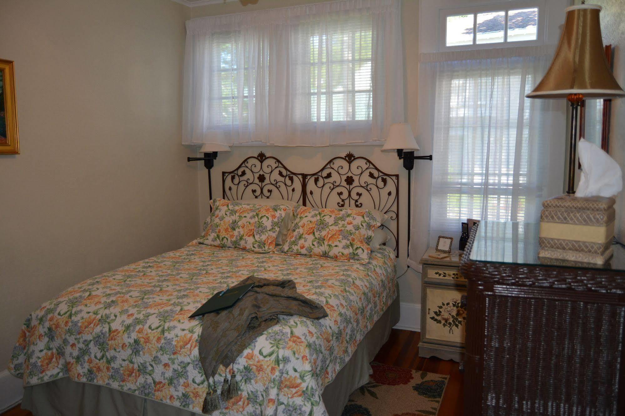 Lake George Boathouse Waterfront Lodging 博尔顿兰丁 外观 照片
