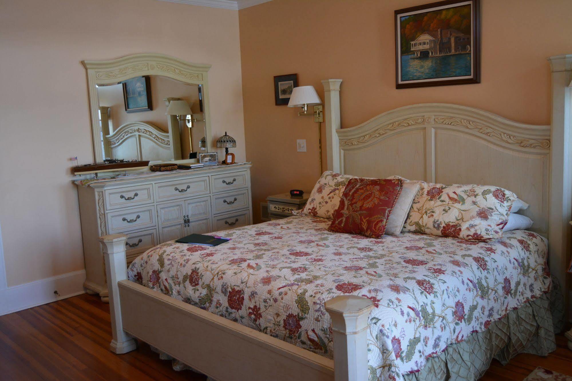 Lake George Boathouse Waterfront Lodging 博尔顿兰丁 外观 照片