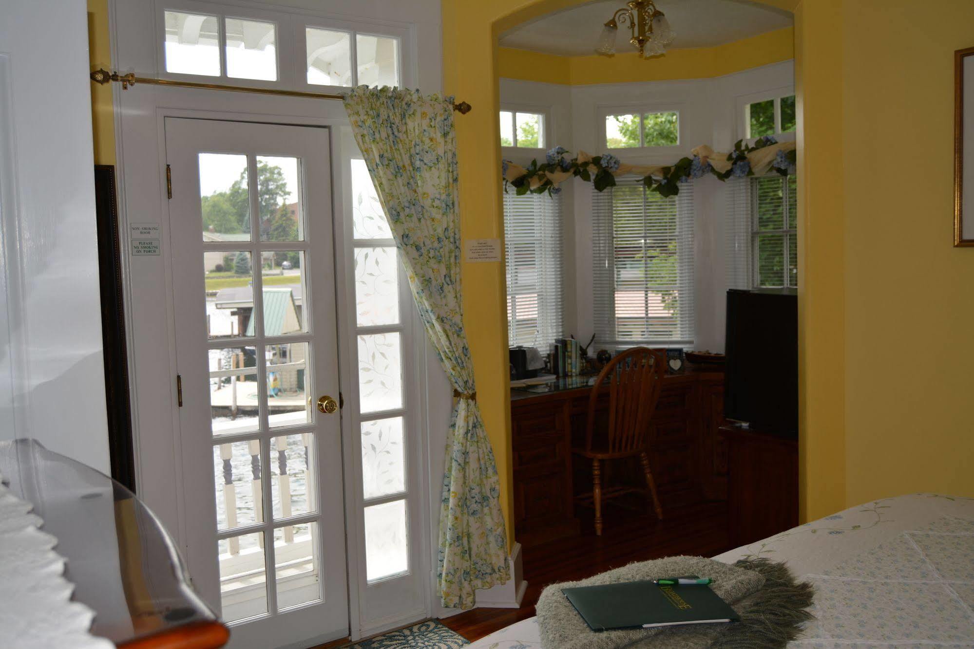 Lake George Boathouse Waterfront Lodging 博尔顿兰丁 外观 照片