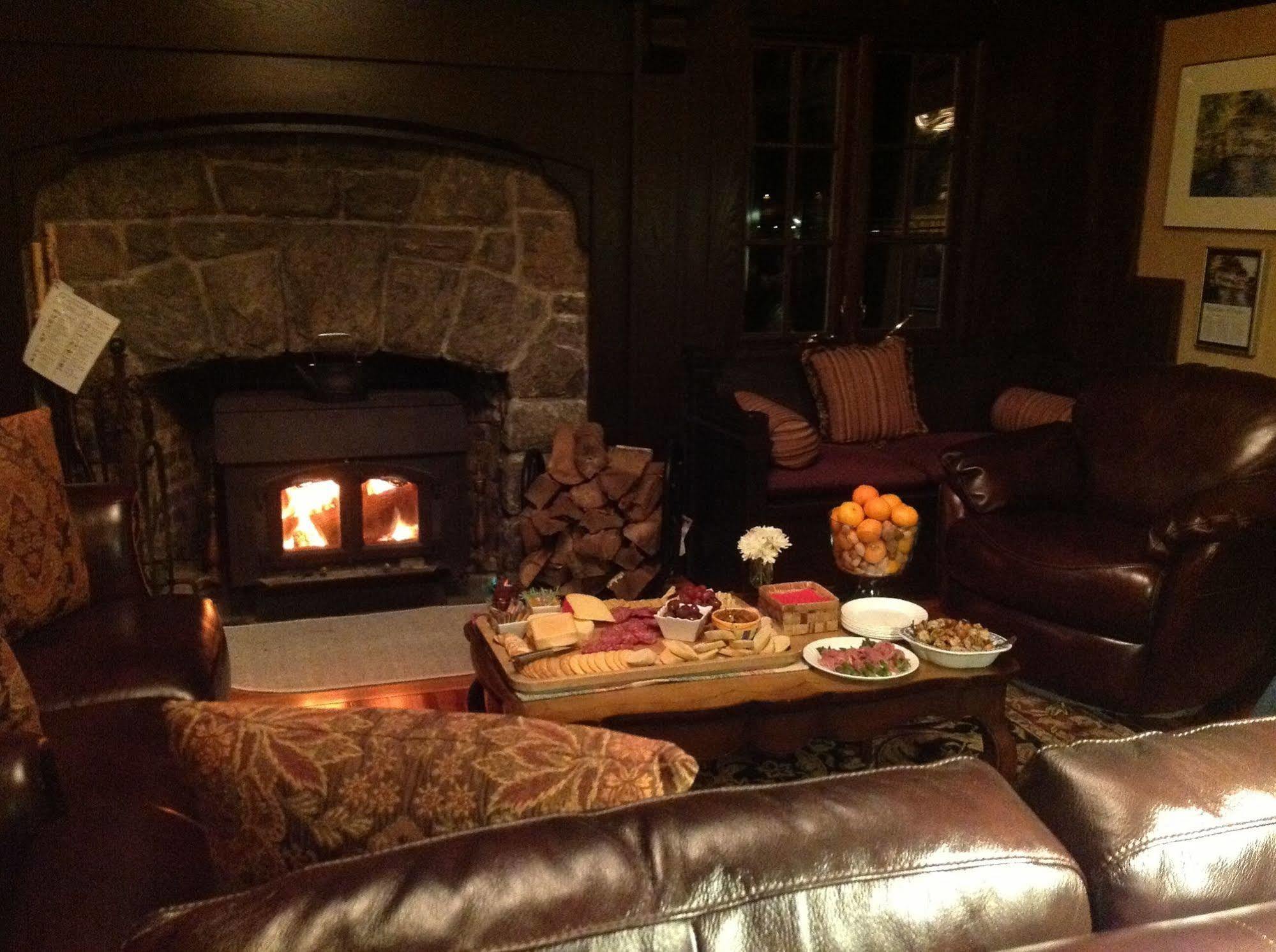 Lake George Boathouse Waterfront Lodging 博尔顿兰丁 外观 照片